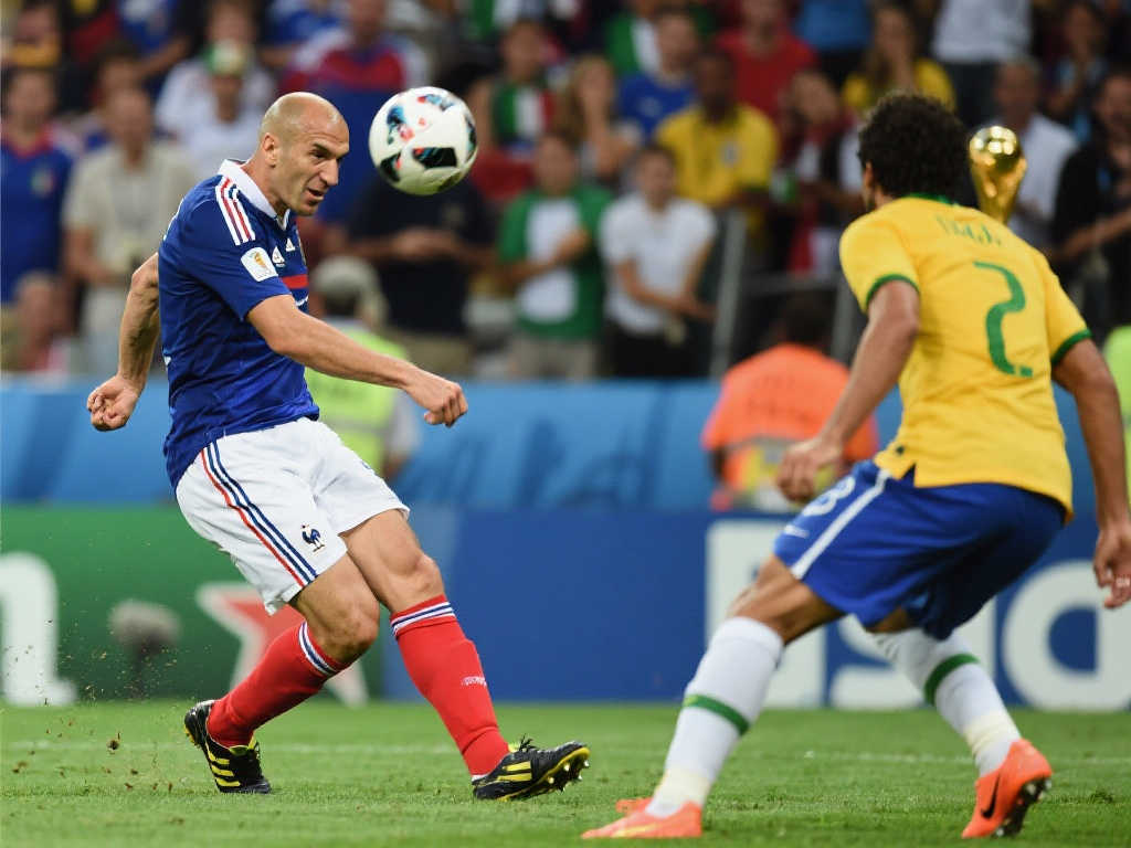 再次卫冕成 再次卫冕成